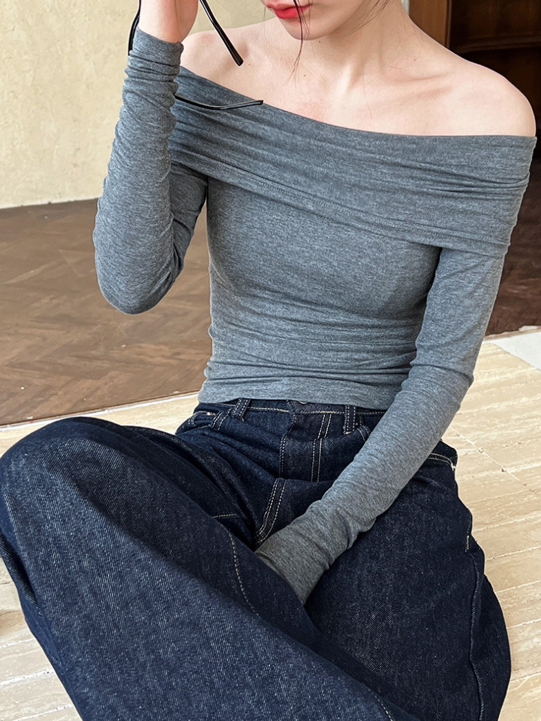 オフショルダーギャザーカットソー