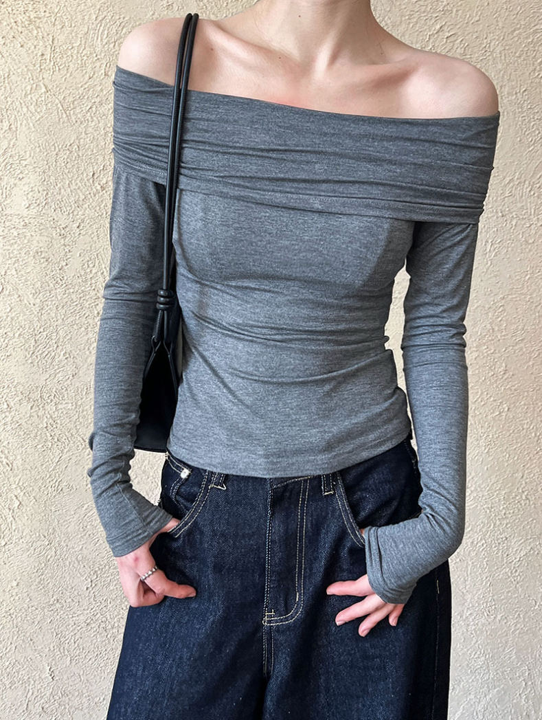 オフショルダーギャザーカットソー