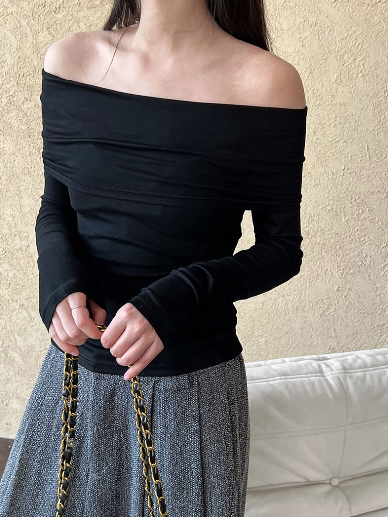 オフショルダーギャザーカットソー