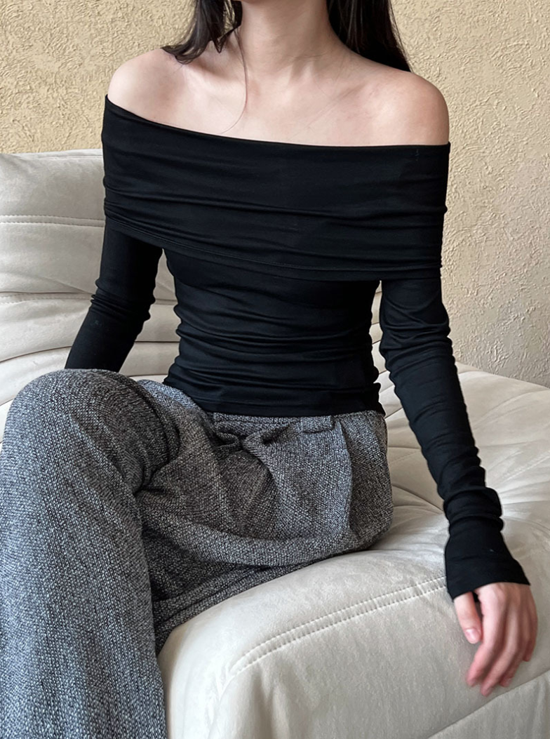 オフショルダーギャザーカットソー