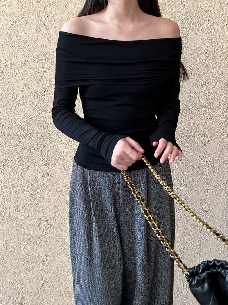 オフショルダーギャザーカットソー