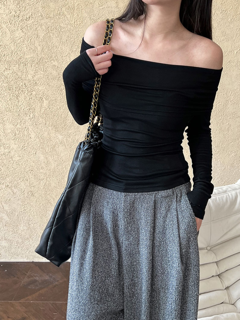 オフショルダーギャザーカットソー