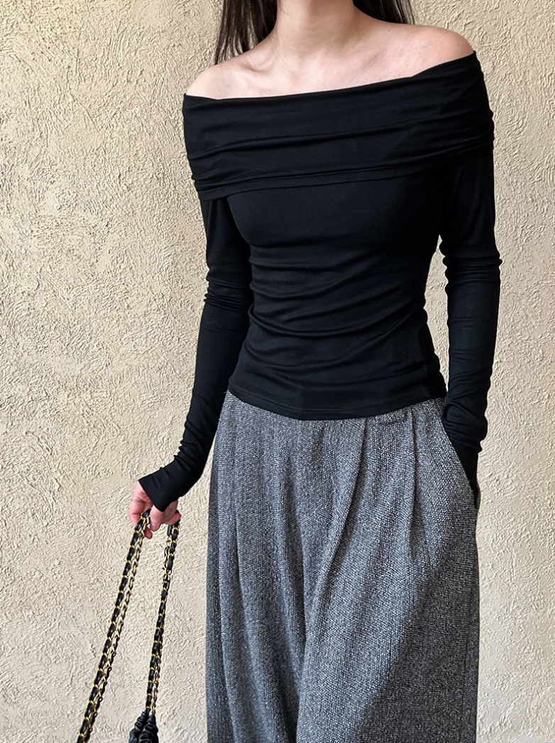 オフショルダーギャザーカットソー