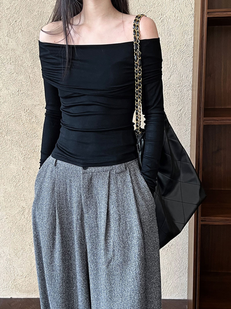 オフショルダーギャザーカットソー