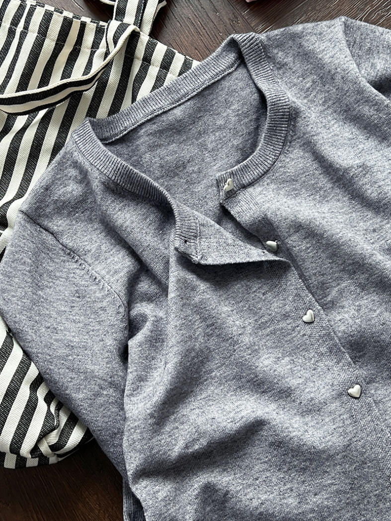 ハートボタンライトカーディガン