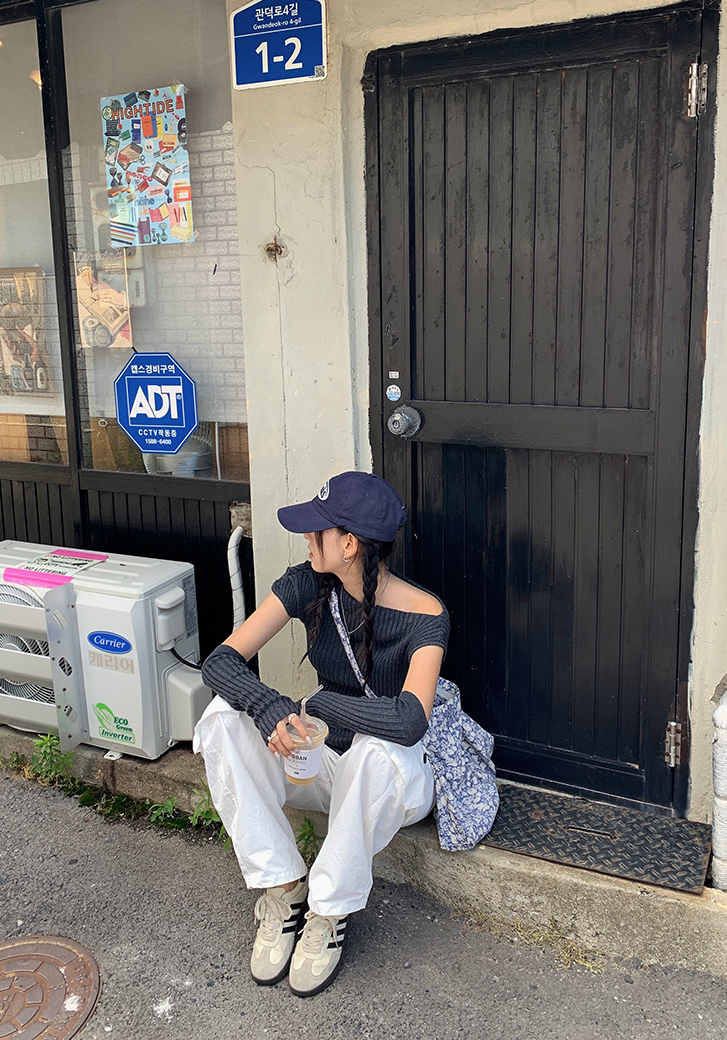 アームウォーマー付きリブトップス