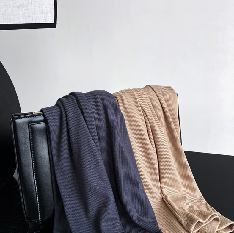 スクエアネックスリムカットソー