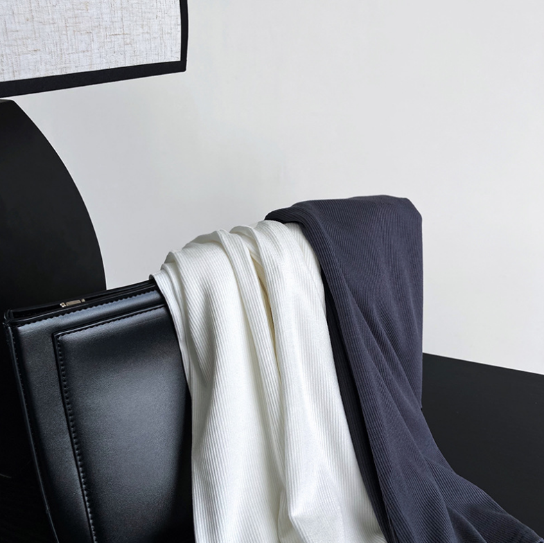 スクエアネックスリムカットソー