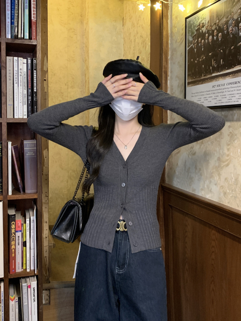 リブニット Vネックカーディガン