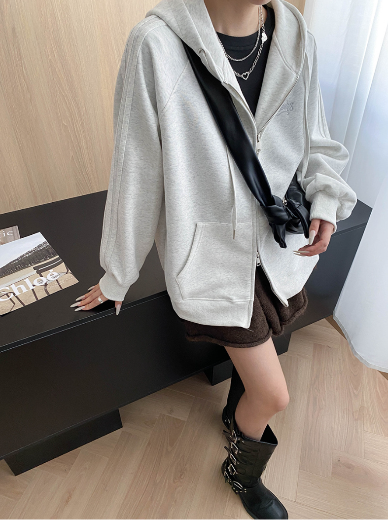 ロゴポイントオーバージップパーカー