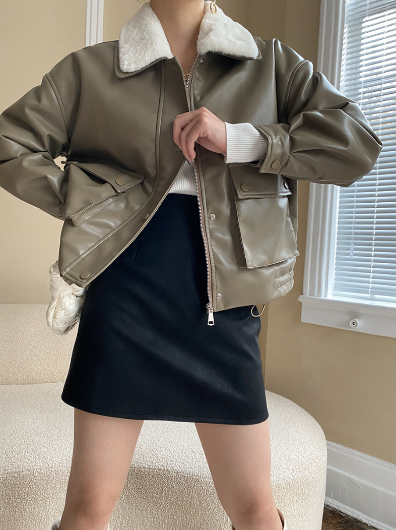 フェイクレザーミニスカート