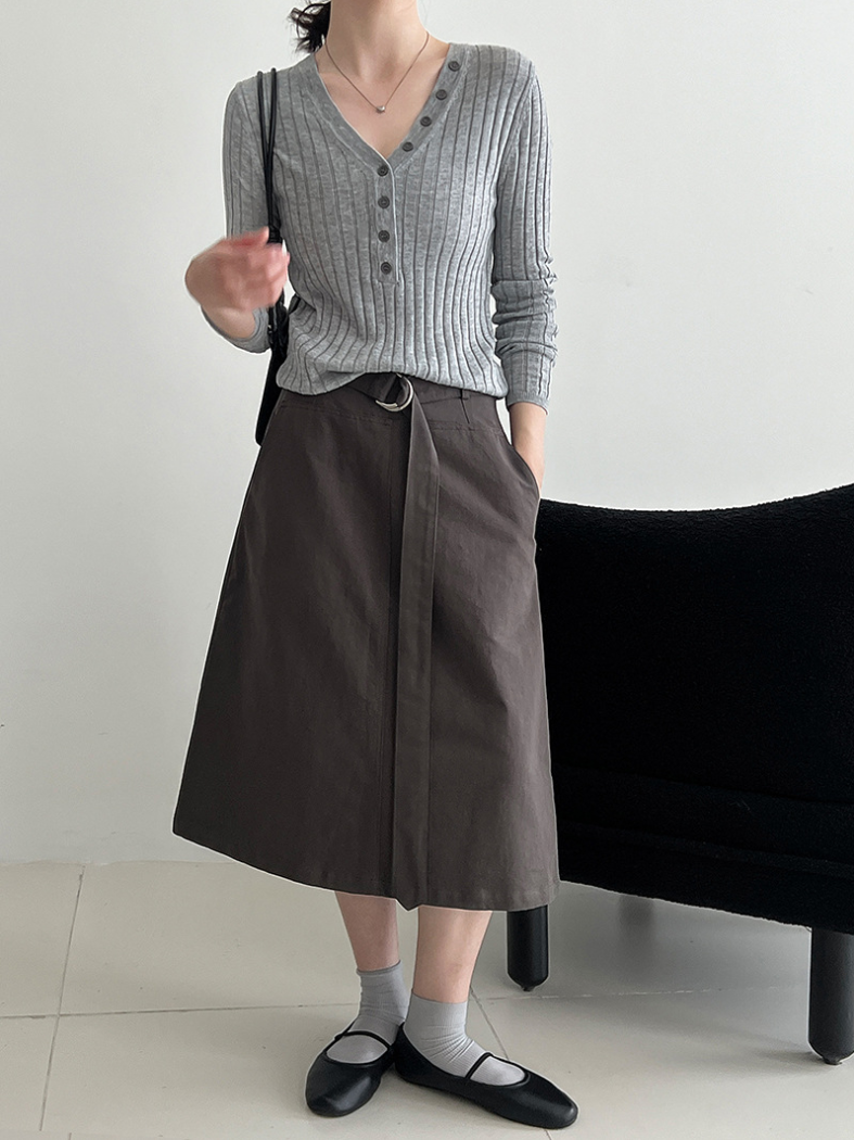 リブVネックボタンニットトップス