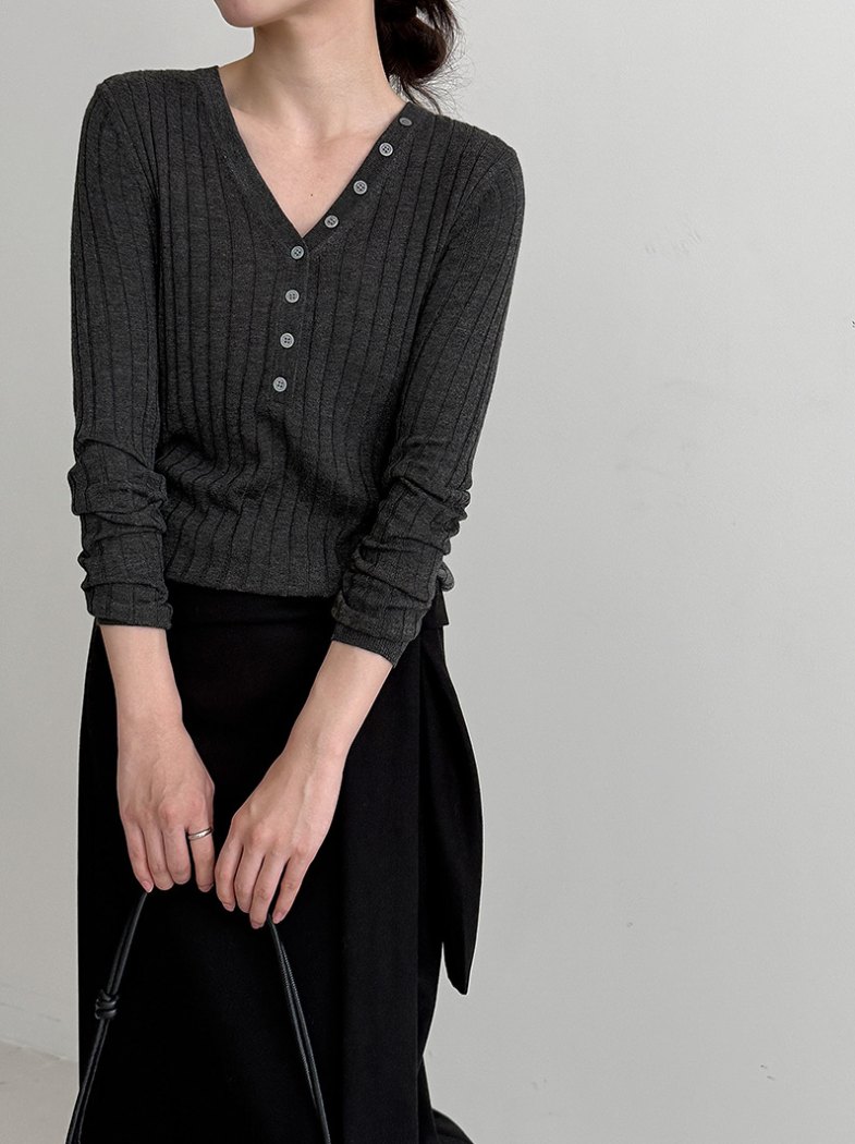 リブVネックボタンニットトップス
