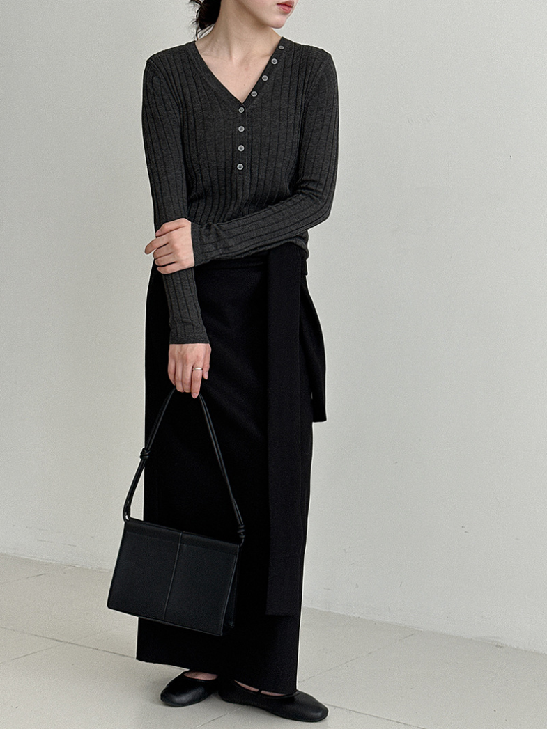 リブVネックボタンニットトップス