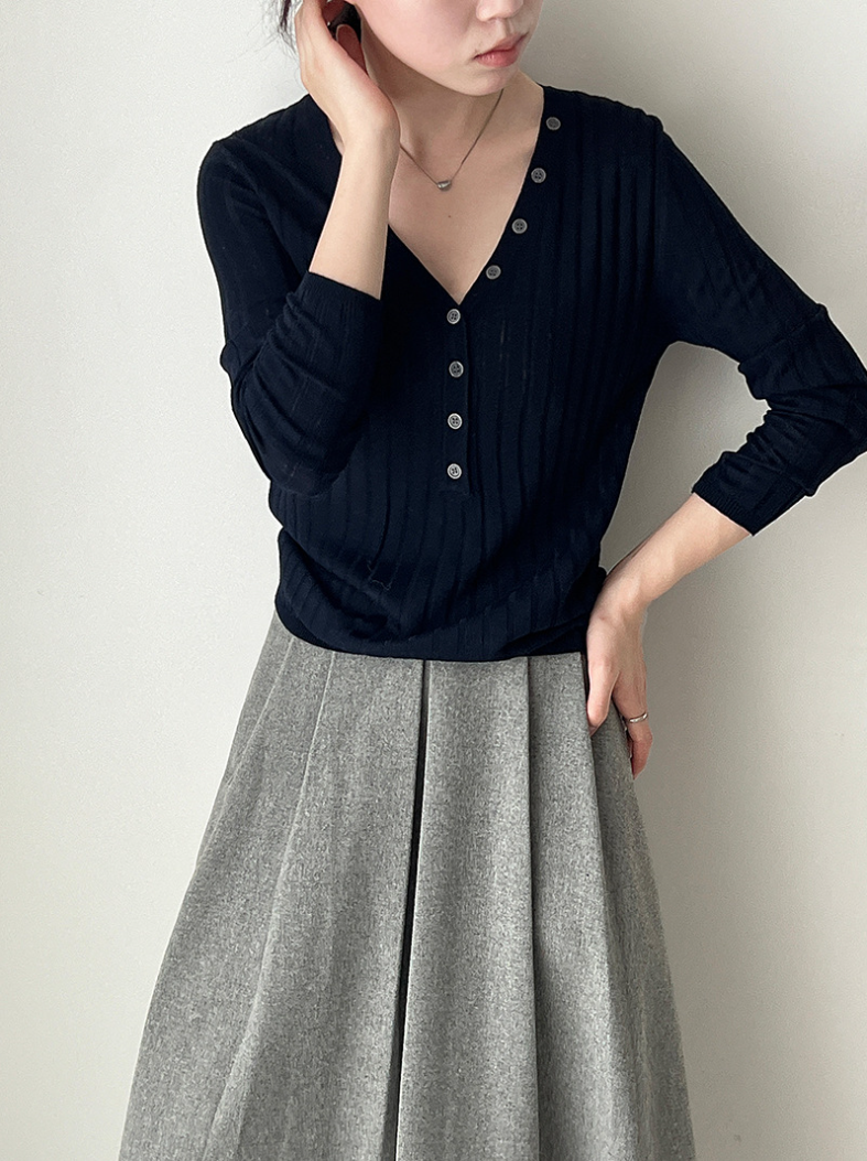 リブVネックボタンニットトップス