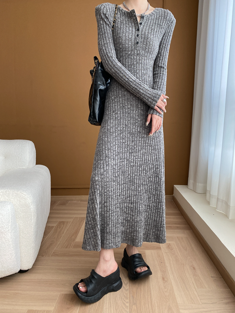 リブニットロングワンピース