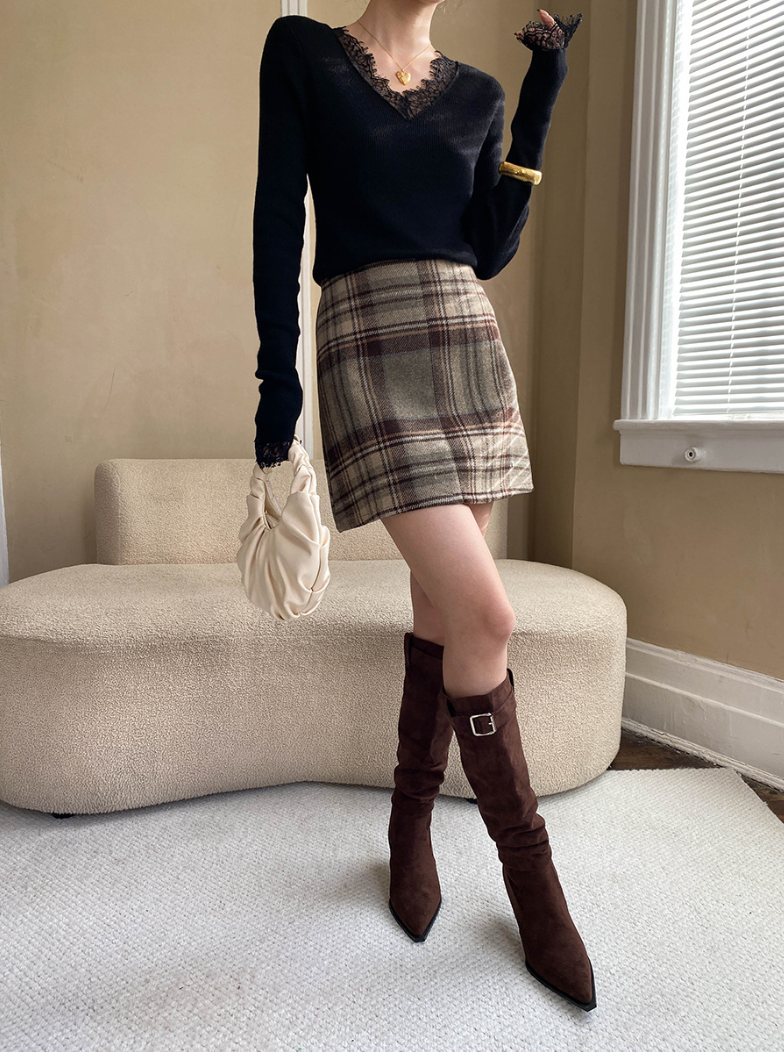 レーストリムVネックリブニット