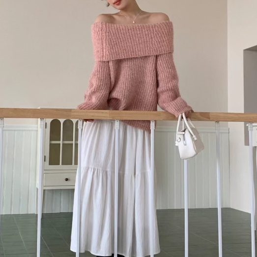 オフショルダーモヘアタッチルーズニット