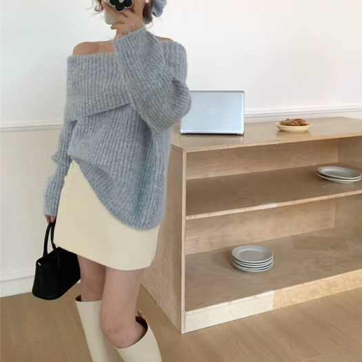 オフショルダーモヘアタッチルーズニット