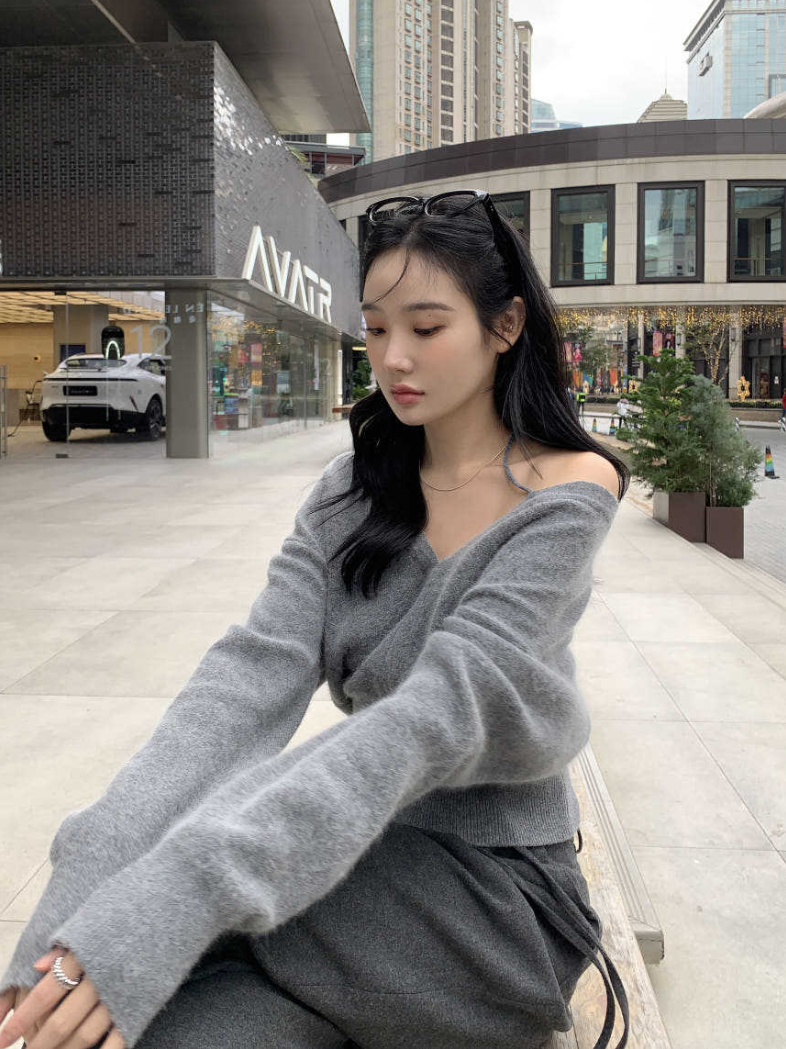 Set fair対象 | 27日(金)0:00~【即納】クロスストラップオフショルニットトップ