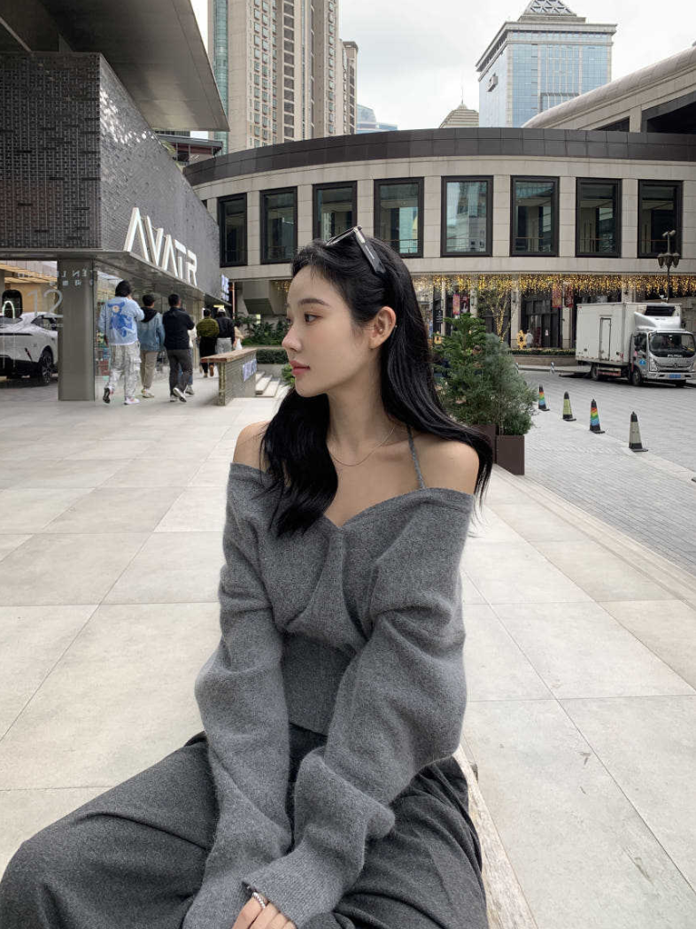 【即納】クロスストラップオフショルニットトップ