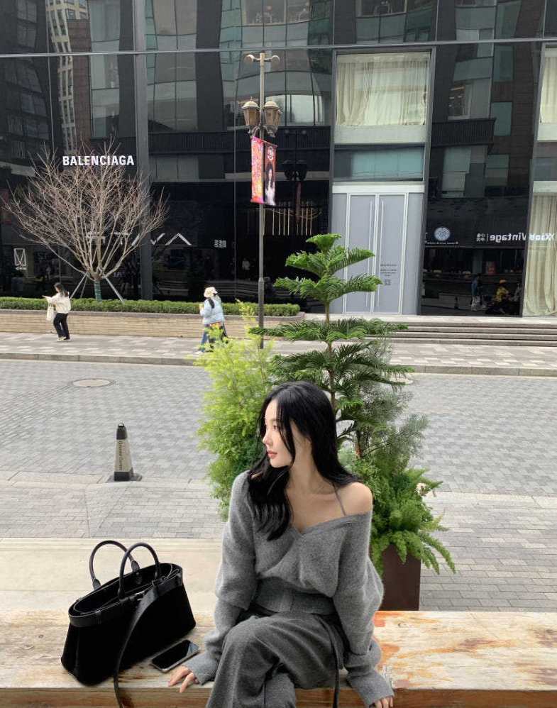 Set fair対象 | 27日(金)0:00~【即納】クロスストラップオフショルニットトップ