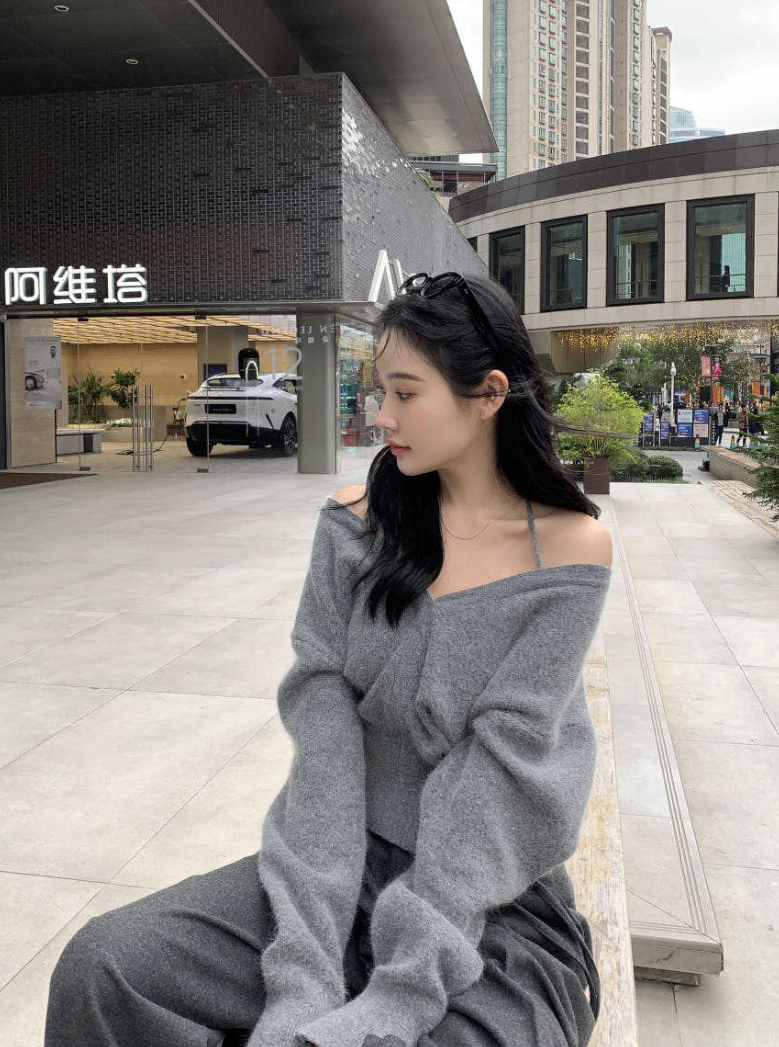 Set fair対象 | 27日(金)0:00~【即納】クロスストラップオフショルニットトップ