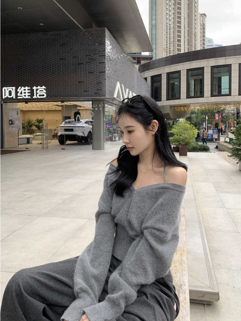 Set fair対象 | 27日(金)0:00~【即納】クロスストラップオフショルニットトップ