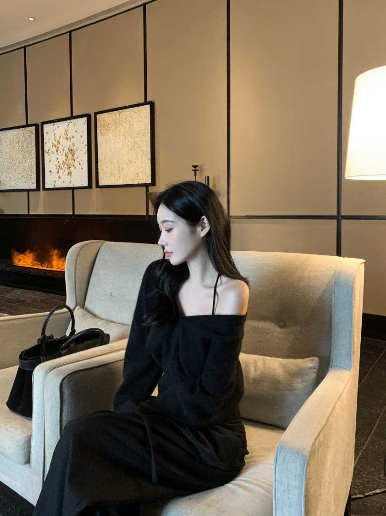 Set fair対象 | 27日(金)0:00~【即納】クロスストラップオフショルニットトップ