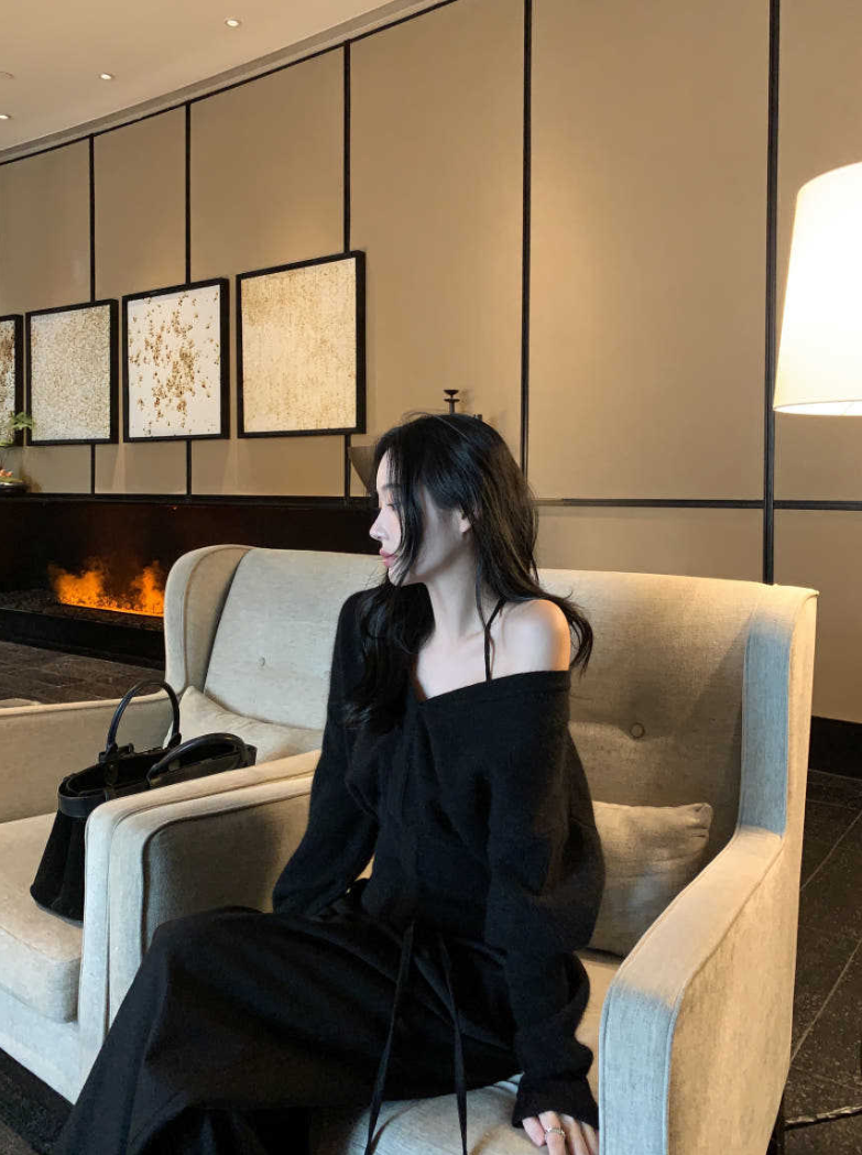 Set fair対象 | 27日(金)0:00~【即納】クロスストラップオフショルニットトップ