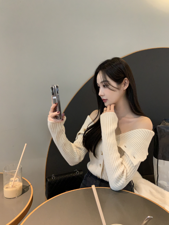 即納【新作 3/13(金)PM12:00~販売START】ボタンデザインオフショルダーリブニット