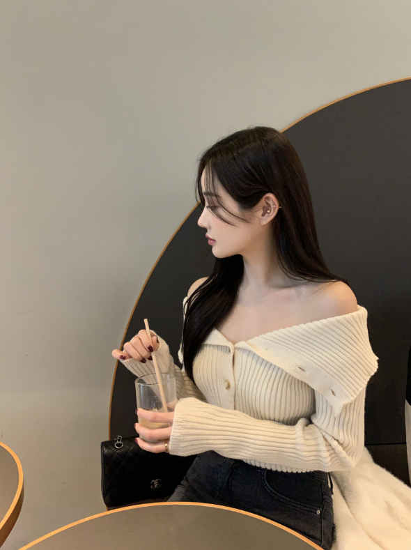 即納【新作 3/13(金)PM12:00~販売START】ボタンデザインオフショルダーリブニット