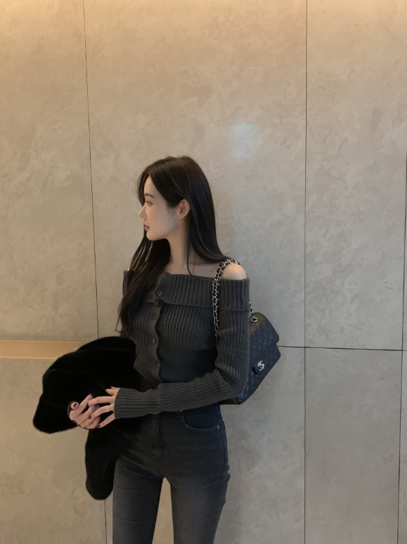 即納【新作 3/13(金)PM12:00~販売START】ボタンデザインオフショルダーリブニット