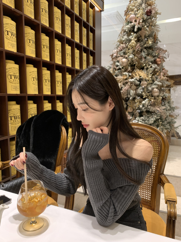 即納【新作 3/13(金)PM12:00~販売START】ボタンデザインオフショルダーリブニット