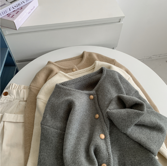 即納【新作 3/13(金)PM12:00~販売START】ゴールドボタンミニマルニットカーディガン