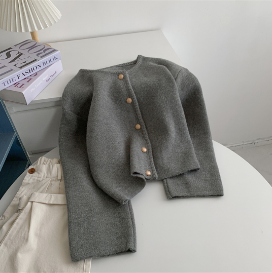 即納【新作 3/13(金)PM12:00~販売START】ゴールドボタンミニマルニットカーディガン