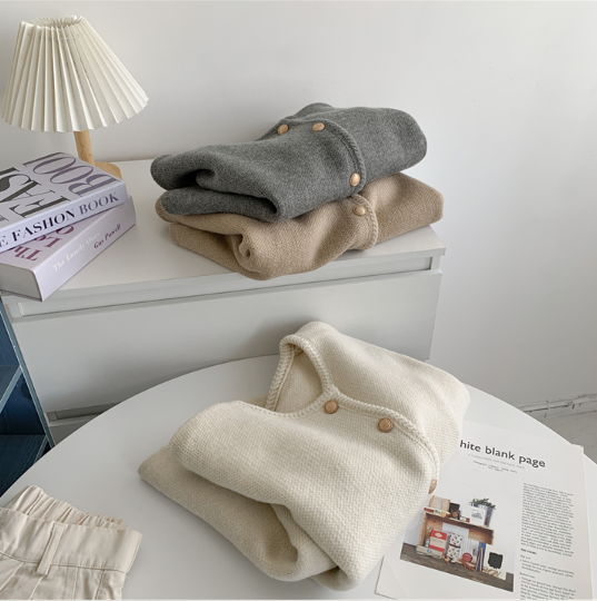 即納【新作 3/13(金)PM12:00~販売START】ゴールドボタンミニマルニットカーディガン