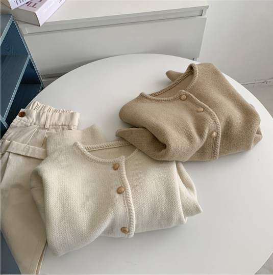 即納【新作 3/13(金)PM12:00~販売START】ゴールドボタンミニマルニットカーディガン