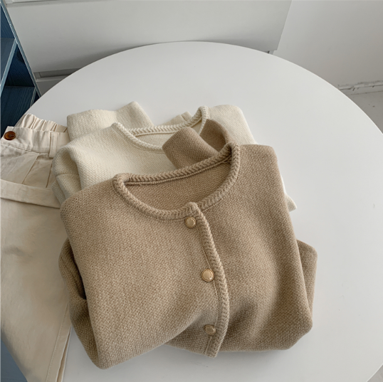 即納【新作 3/13(金)PM12:00~販売START】ゴールドボタンミニマルニットカーディガン