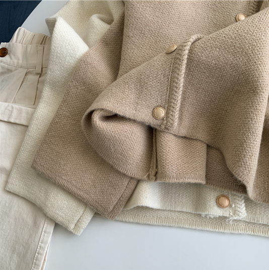 即納【新作 3/13(金)PM12:00~販売START】ゴールドボタンミニマルニットカーディガン