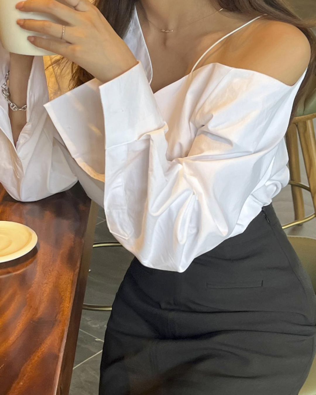 即納【新作 3/13(金)PM12:00~販売START】アシンメトリーカットアウトシャツ