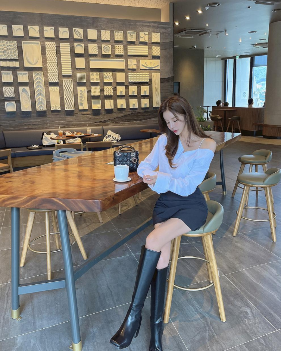 即納【新作 3/13(金)PM12:00~販売START】アシンメトリーカットアウトシャツ