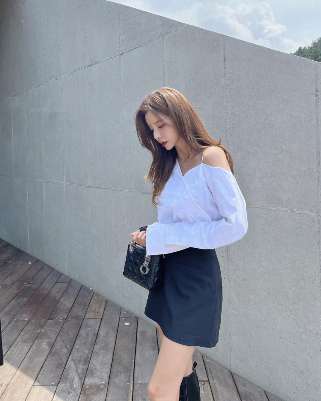 即納【新作 3/13(金)PM12:00~販売START】アシンメトリーカットアウトシャツ