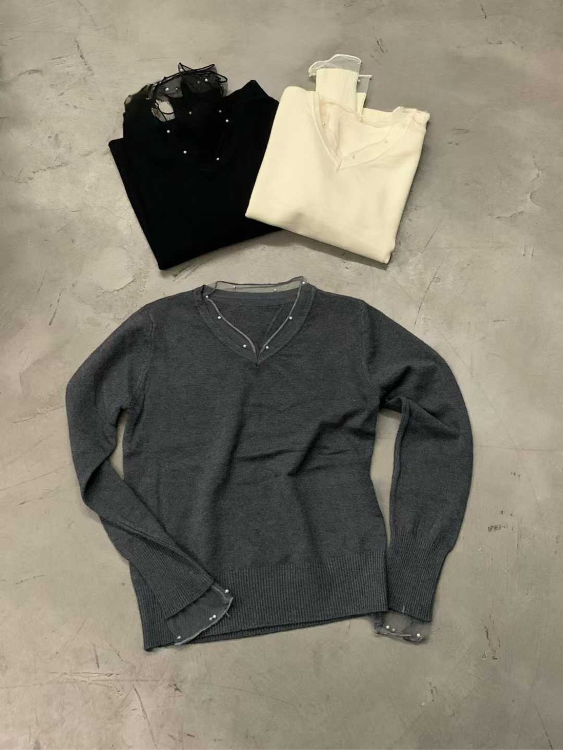 【即納】シアーレイヤードVネックパールニットトップス