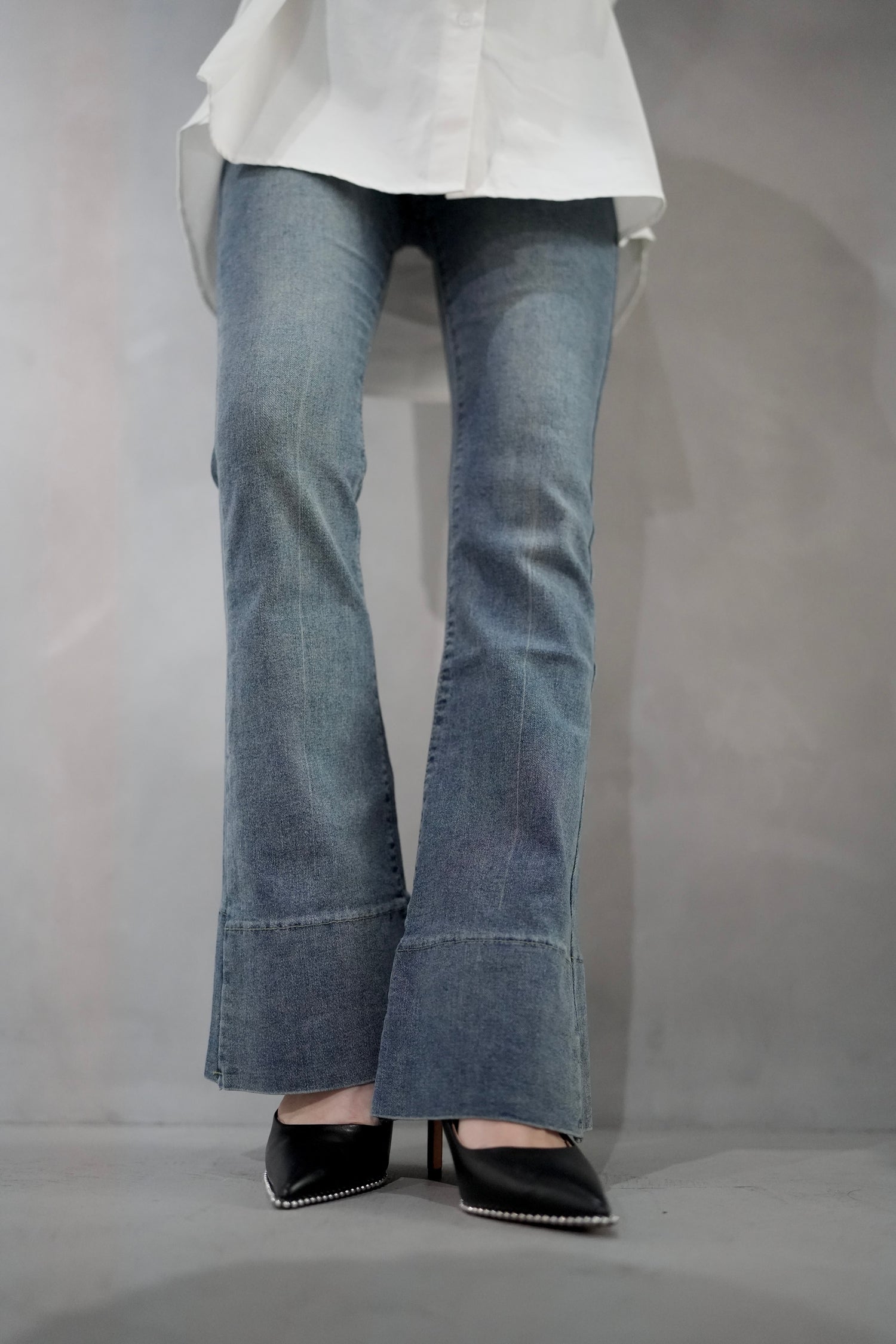 カットオフ切替フレアデニムパンツ