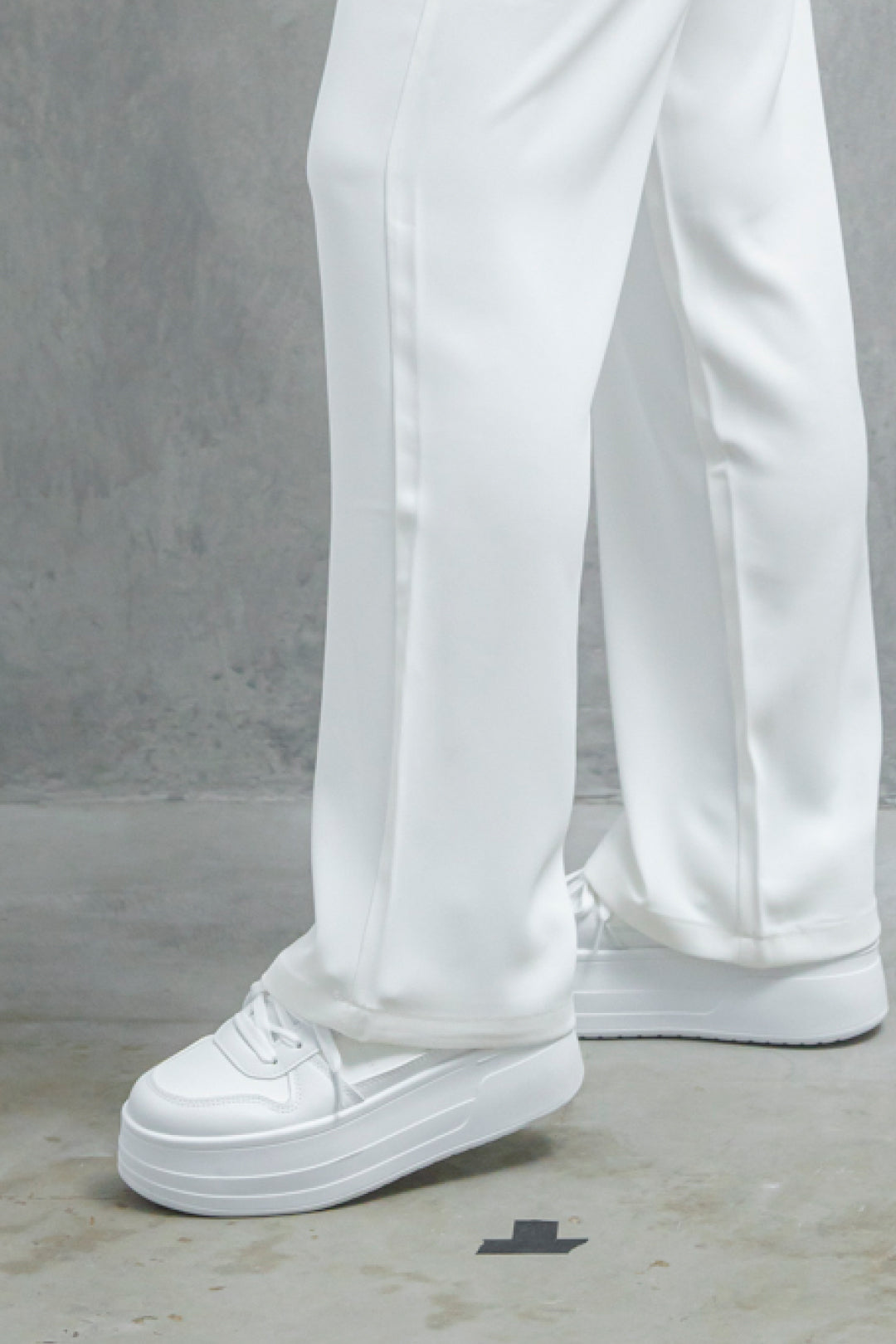 シンプルホワイト厚底スニーカー