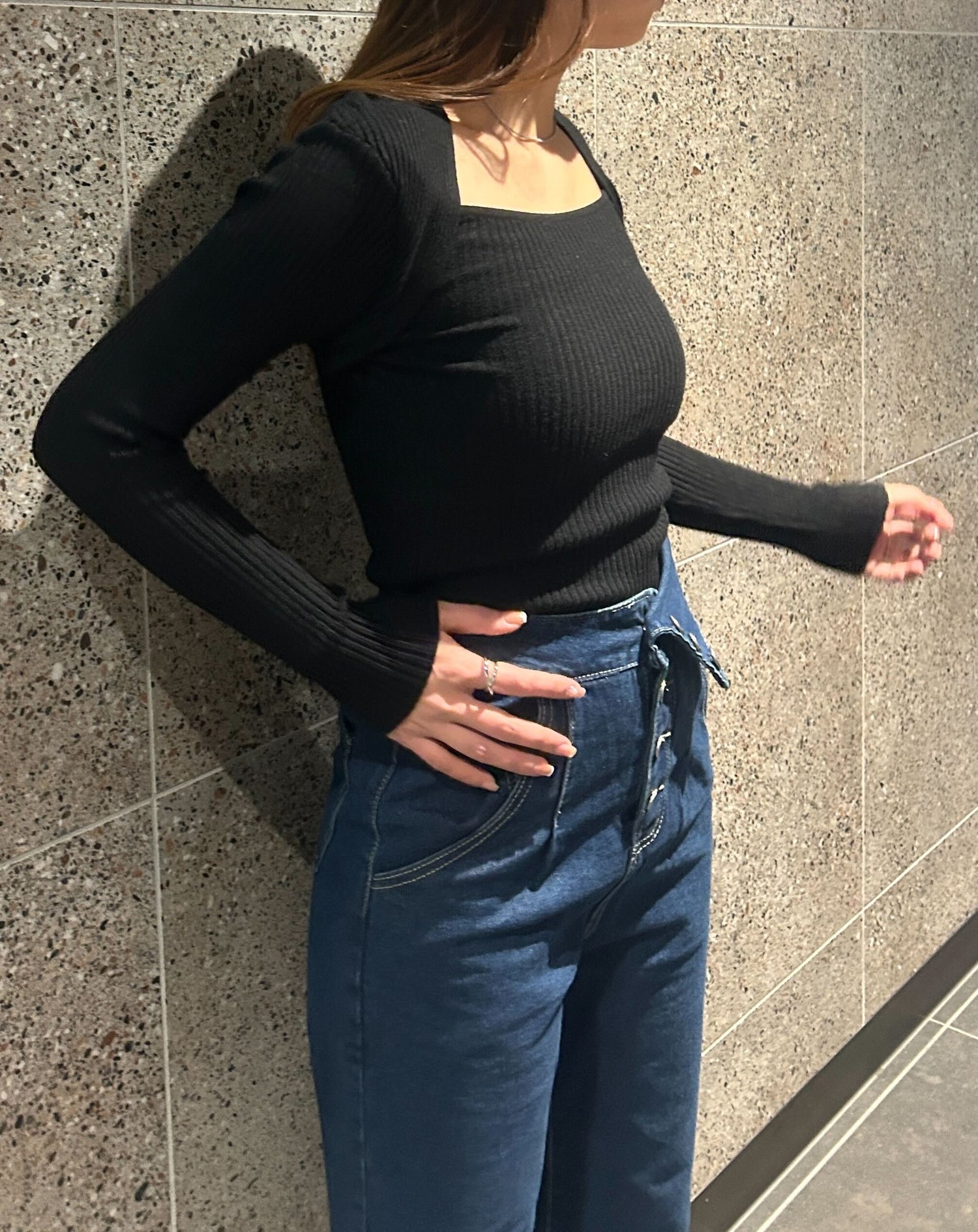 ダブルレイヤード風スクエアネックニット