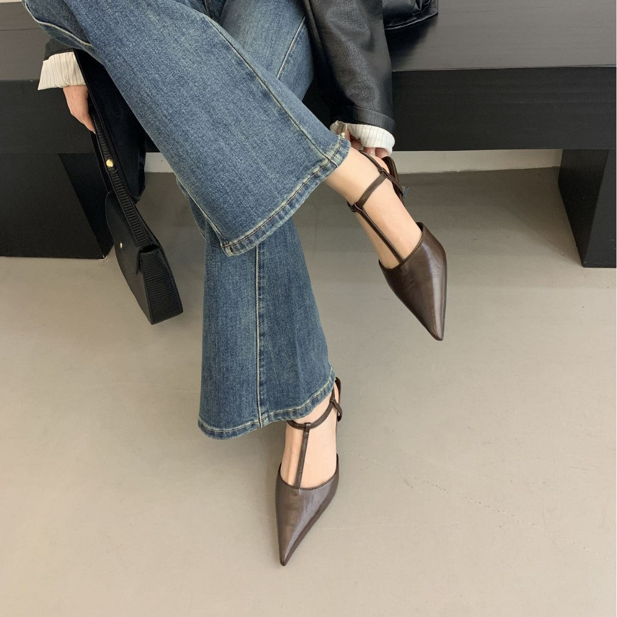 クラシックストラップパンプス