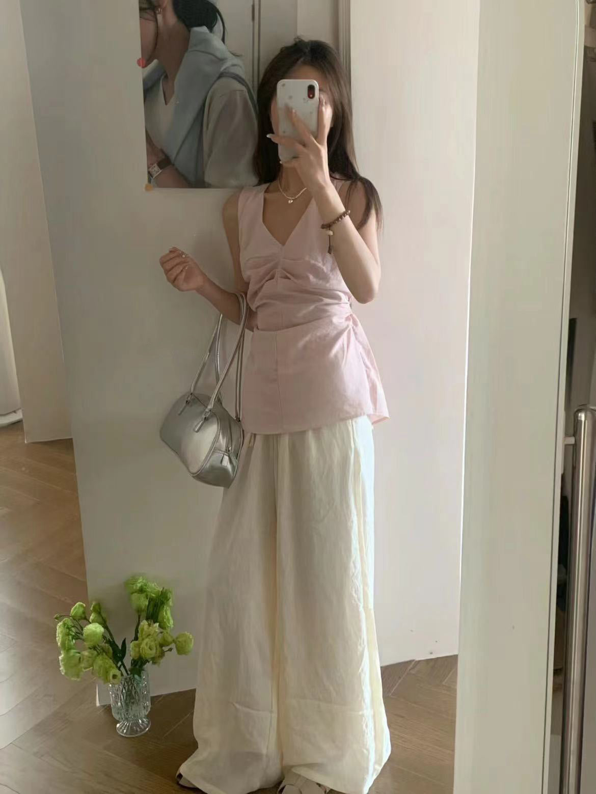 バックスリットノースリーブカットソー