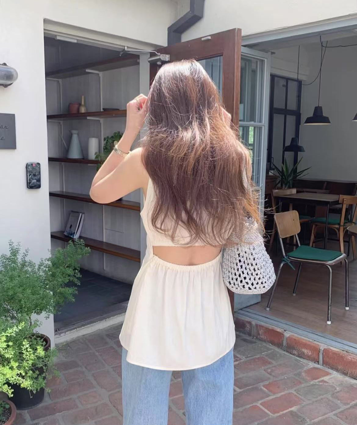 バックスリットノースリーブカットソー